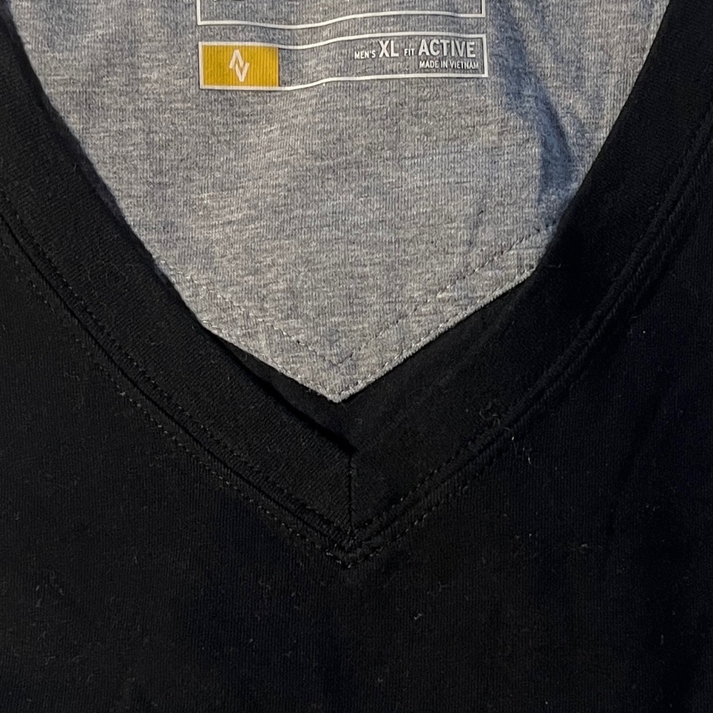 NWT Eddie Bauer Black Travex Short Sleeve V-Neck Tee Shirt - Picture 3 of 7